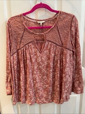 Lucky Brand Lace and Crocheted Yoke Blouse in Dusty Rose/Coral Size L